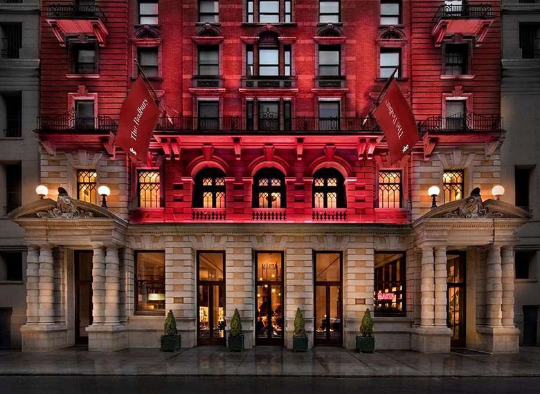 hotel-exterior-night