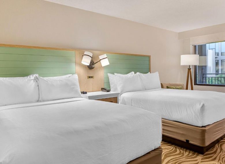 010_OK_EXT_Wyndham-Garden-Lake-Buena-Vista-Disney-Springs®-Resort-Area_00021