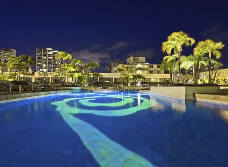 019_OK_EXT_Hilton-Waikiki-Beach_006